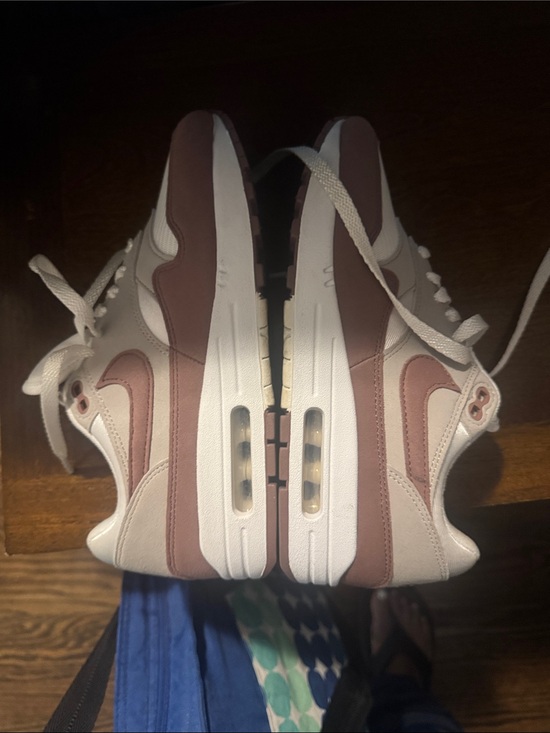 Nike Shoes - Nike White & Mauve Low-Top Air Sneakers gently used